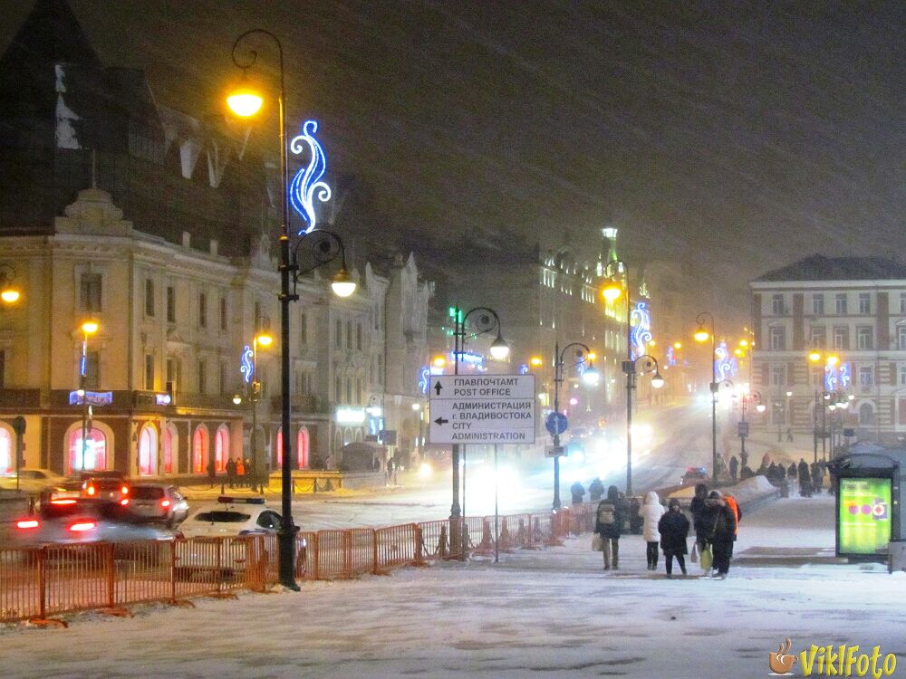 Фото в новогднюю ночь в центре Владивостока 2018 г.