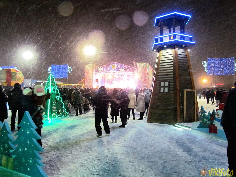 Фото в новогднюю ночь в центре Владивостока 2018 г.