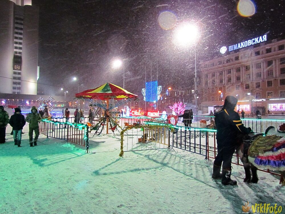 Фото в новогднюю ночь в центре Владивостока 2018 г.