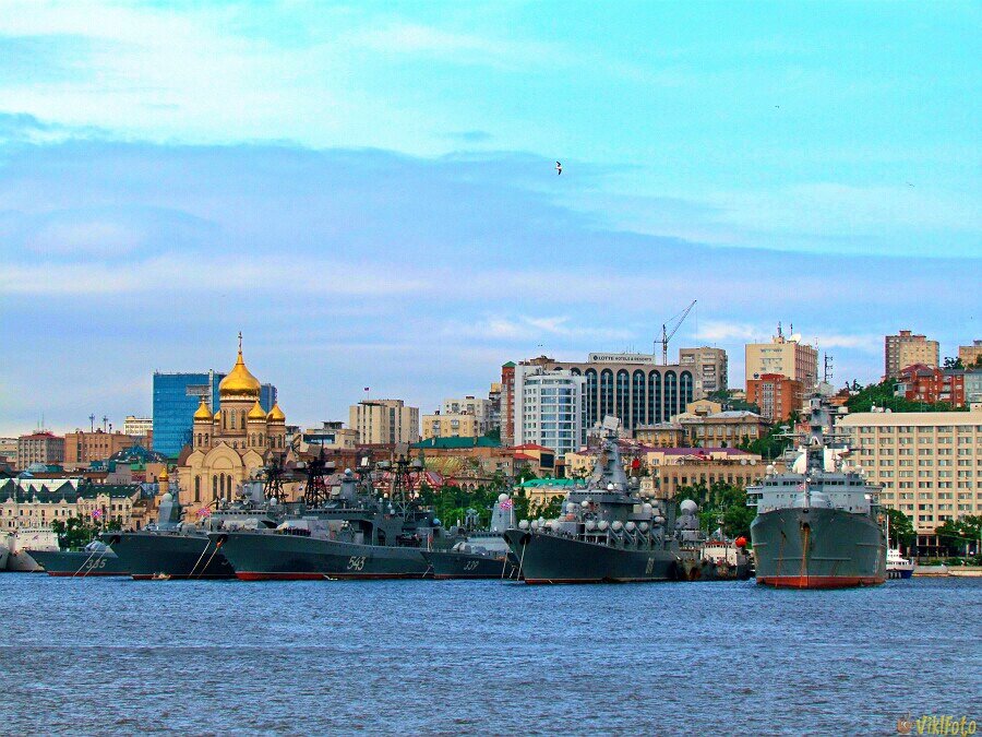 Вид на военные корабли в б. Золотой рог.